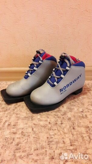 Лыжные ботинки