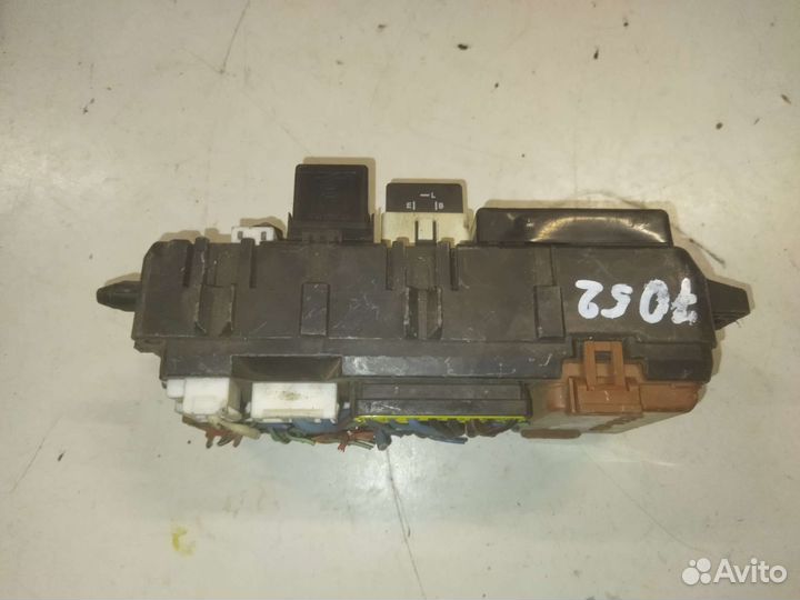 Блок предохранитель Mitsubishi Carisma 1999-2003