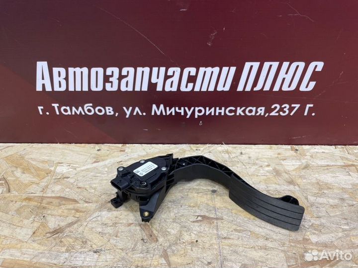 Педаль газа Renault Logan