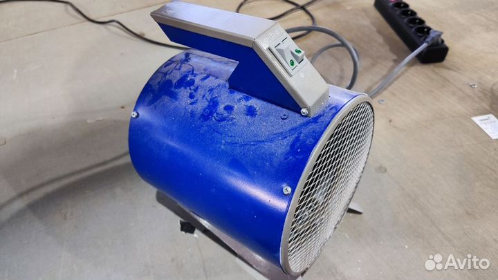 Тепловая пушка электрическая Hyundai HHG6-30-UI523