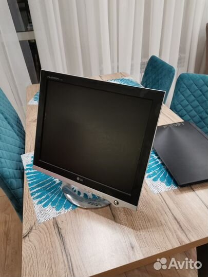 Монитор LG Flatron L1720B
