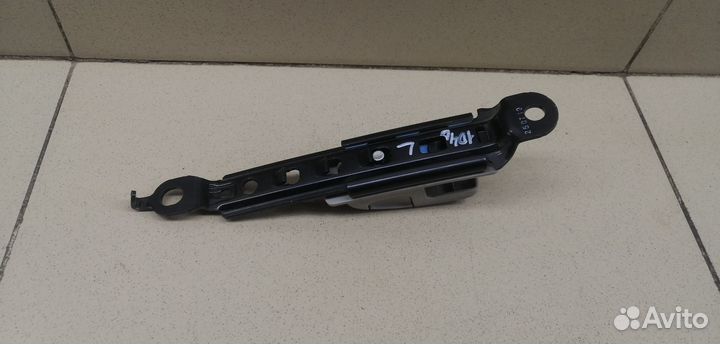 Механизм регулировки ремня безопасности Hi Lux 201