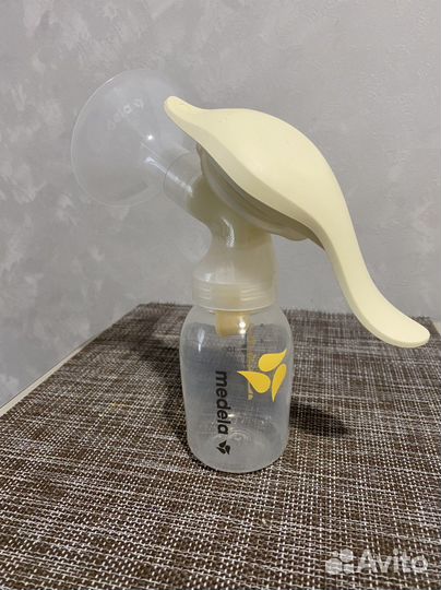 Молокоотсос ручной Medela+пакеты для стерилизации