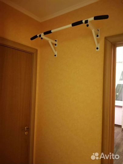 Турник настенный