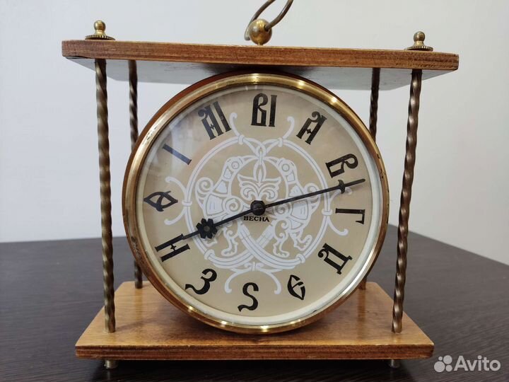 Механические настольные часы весна СССР