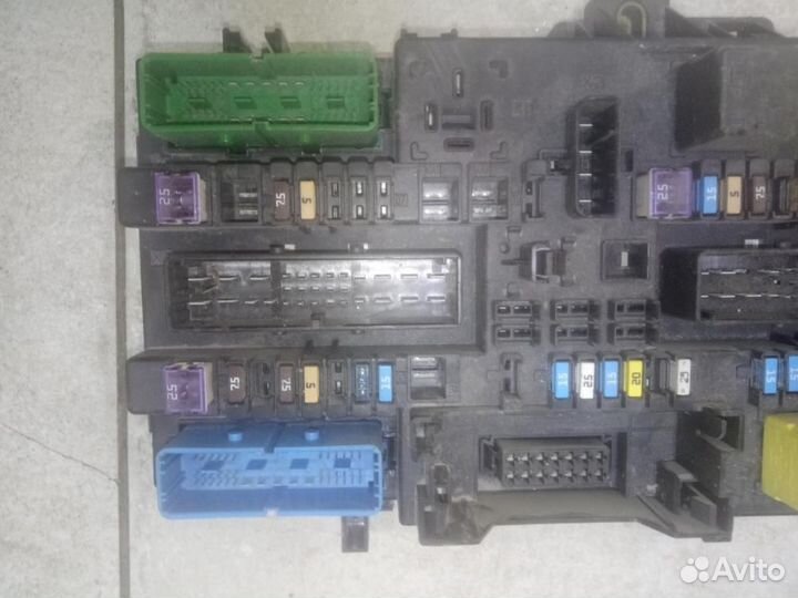 Блок предохранителей Opel Astra H L48