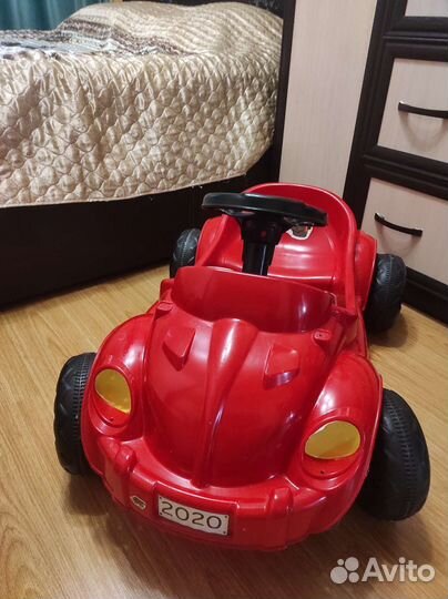 Машинка на педалях