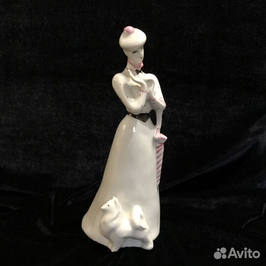 Статуэтка Дама с собачкой. Дулево