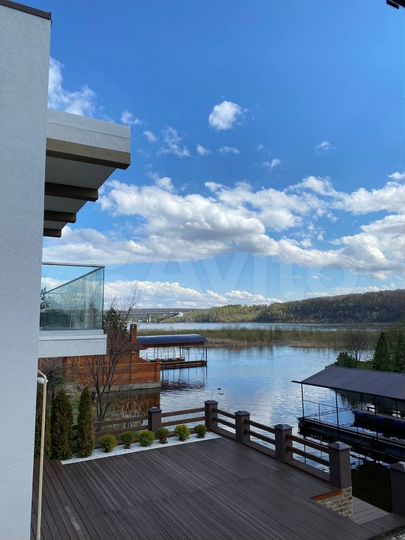 Коттедж 378,8 м² на участке 14 сот.