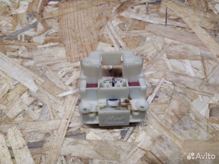 Замок дверцы Gorenje 002017