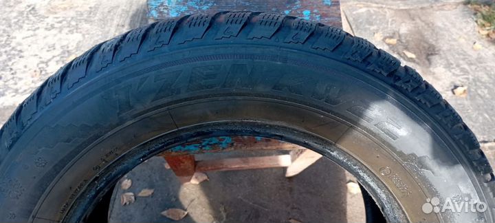 Kumho I'Zen KW22 215/65 R16