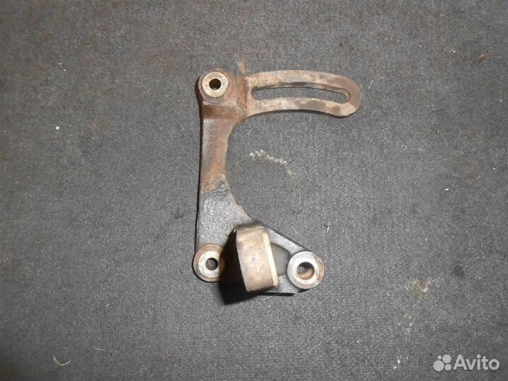 Кронштейн насоса гур Toyota Mark II GX100(98-00)