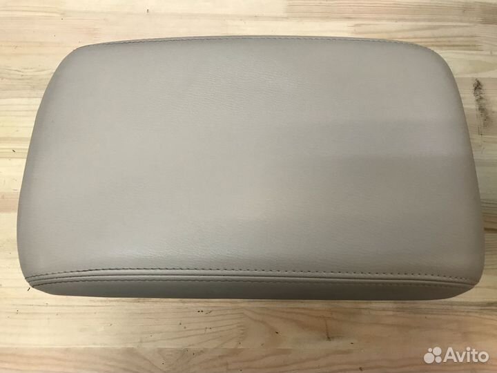 Подлокотник бежевый Infiniti Q70 Y51 96920-1MA0A