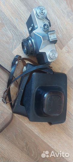 Старинный фотоаппарат Зенит