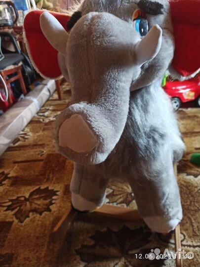 Детская игрушка качалка