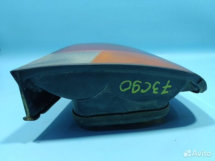 Фонарь правый для Mitsubishi Carisma