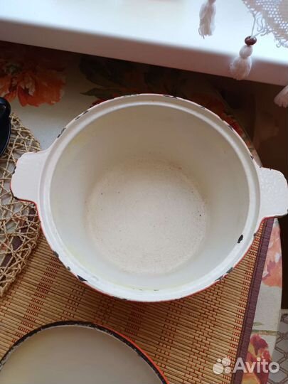 Кастрюля чугунная эмалированная СССР