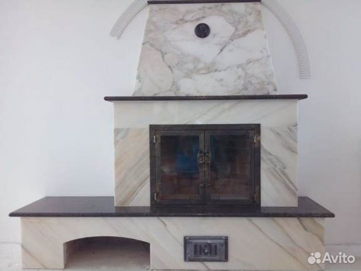 Камин угловой, облицовка, портал из камня