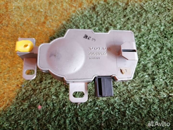 Блокиратор рулевой колонки 30680132 Volvo S40 V50