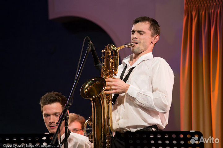 Музыкант, саксофонист на праздник, свадьбу