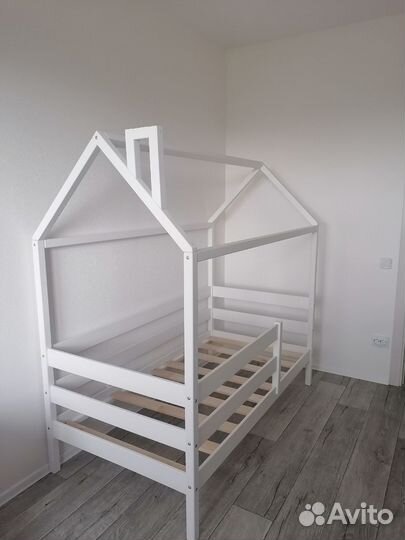 Детская кровать домик