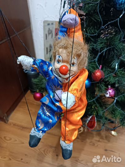 Игрушка клоун на ниточках