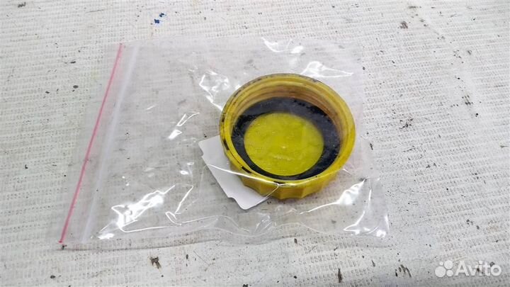 Крышка бачка тормозного цилиндра Audi 100 C4 91-9