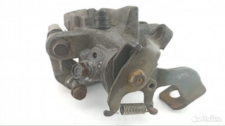 Суппорт задний правый Toyota Corolla ZRE151 2010