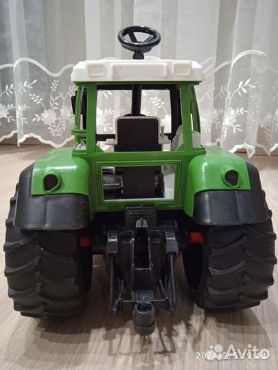 Трактор bruder с прицепом с манипулятором