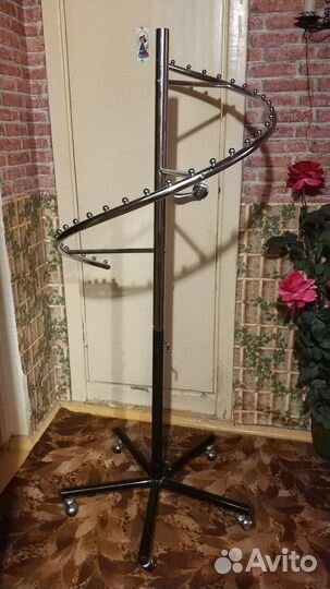 Вешалка для одежды винтовая