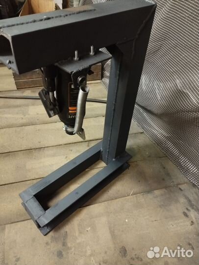 Г-образный пресс для гаража