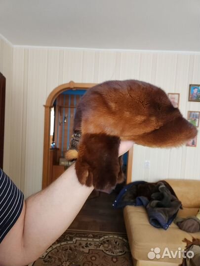 Женские меховые шапки