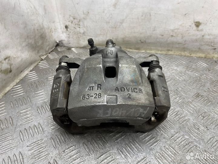 Суппорт тормозной передний правый Toyota Camry V40