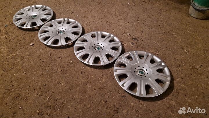 Комплект оригинальных колпаков на Шкоду R15