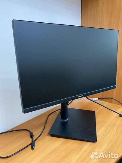 Монитор Samsung S24H850QFI
