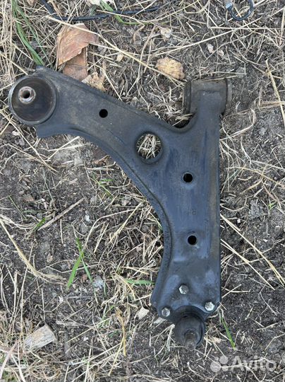 Рычаг передний правый Opel Corsa D
