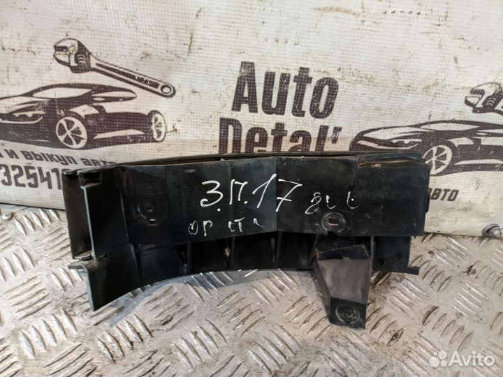 Правый кронштейн заднего бампера audi a3 8l