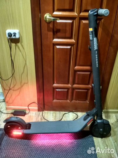 Продам электросамокат Ninebot Kickscooter ES2