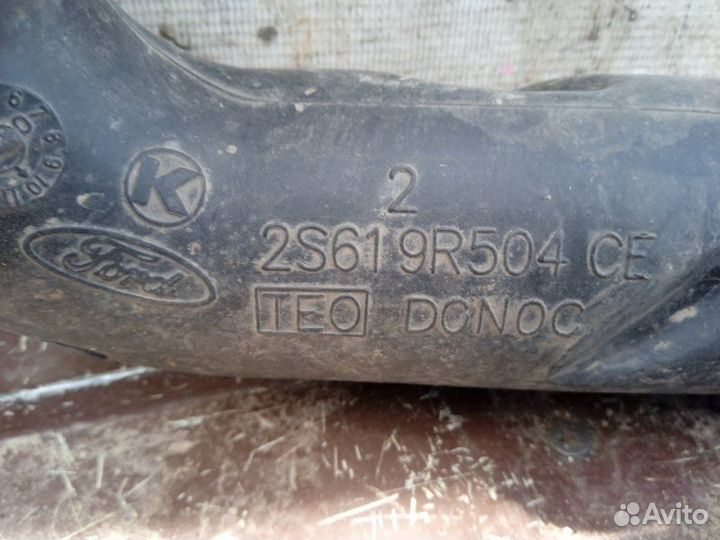 Патрубок воздушного фильтра Ford Fusion 2002 (б/у)