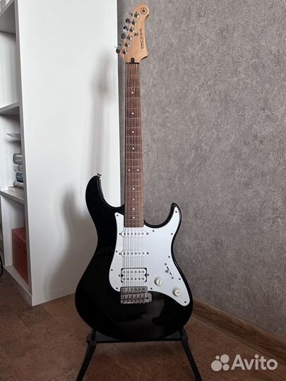 Электрогитара Yamaha Pacifica 112J