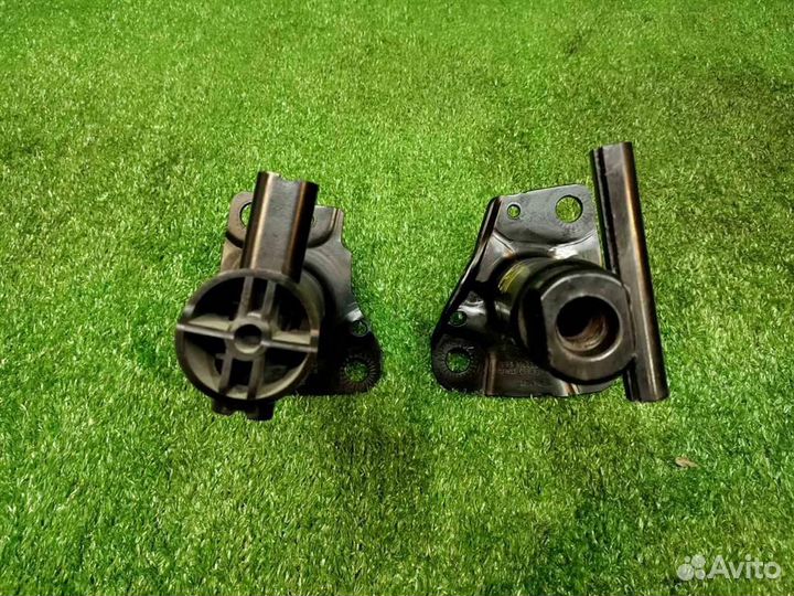 Кронштейн усилителя переднего бампера (комплект)