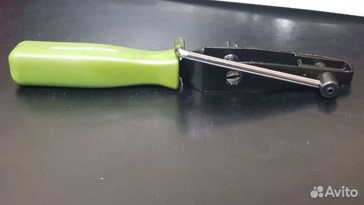 Приспособление для установки ленточных хомутов, с