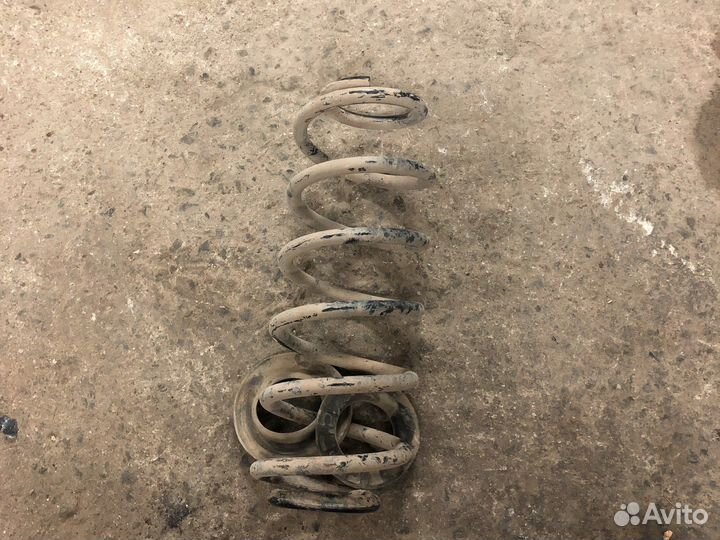 Toyota corolla 150 пружина задняя