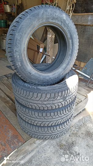 Bridgestone Ice Cruiser 7000 215/70 R16