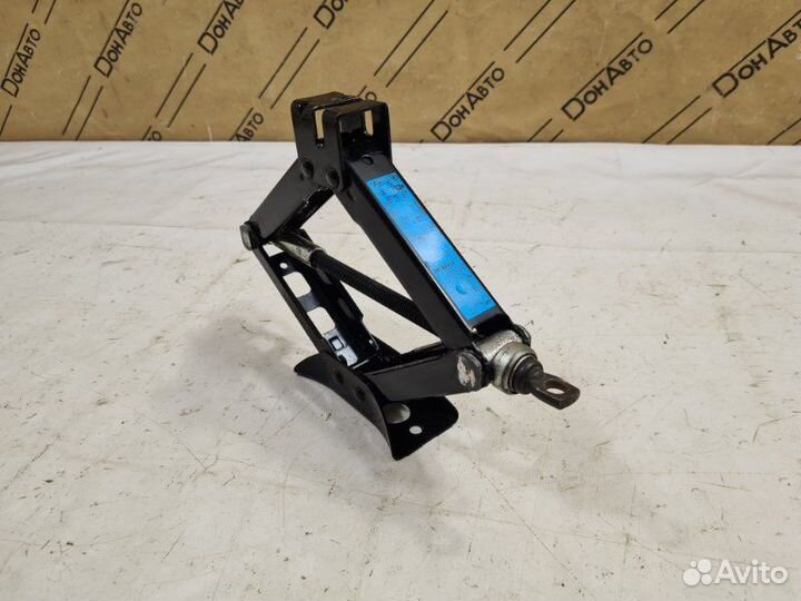 Домкрат Hyundai Solaris 2