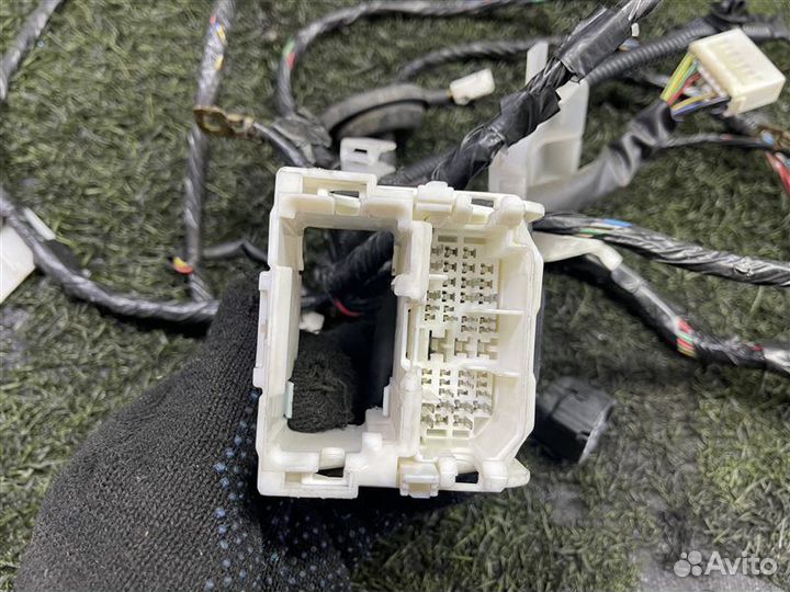 Проводка салона левая Mitsubishi Pajero V75W 6G74