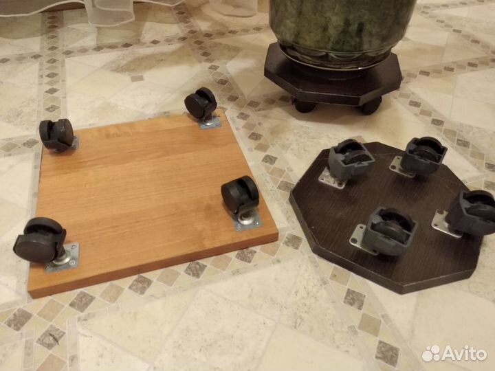 Напольная подставка для цветов на колесиках