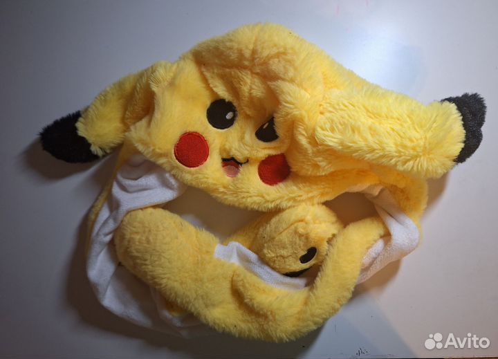 Шапка с ушками пикачу