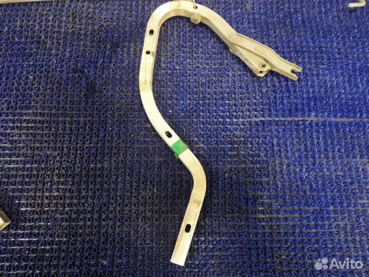 Петля крышки багажника Toyota Corolla AE110 5A-FE