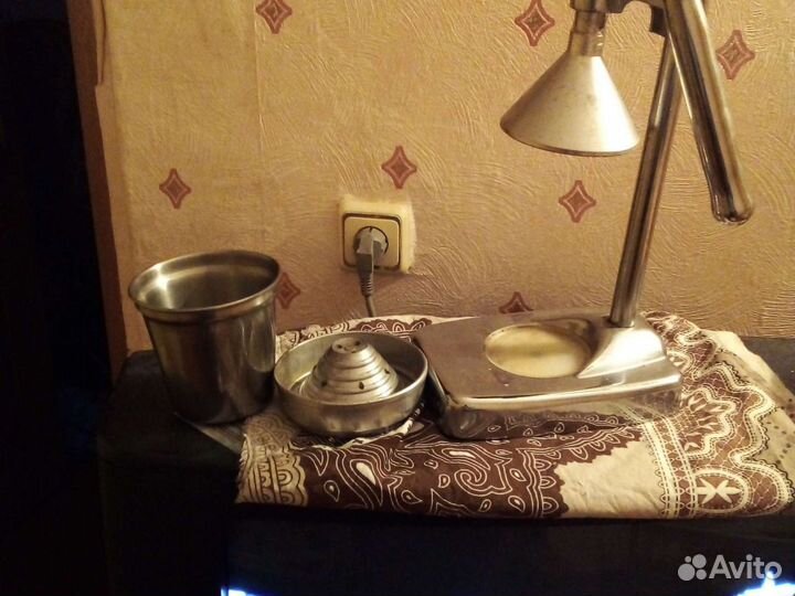 Механическая соковыжималка для цитрусовых